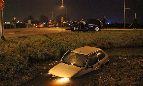 11 februari Voertuig te water na aanrijding Middelweg Moordrecht