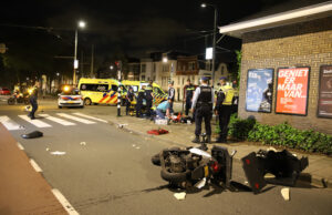 Maaltijdbezorger gewond bij flinke aanrijding statenlaan Den Haag