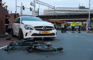 Fietser zwaargewond bij aanrijding Vaillantlaan Den Haag