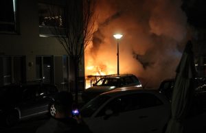 28 december Auto met gasflessen in brand Prunuslaan Delft