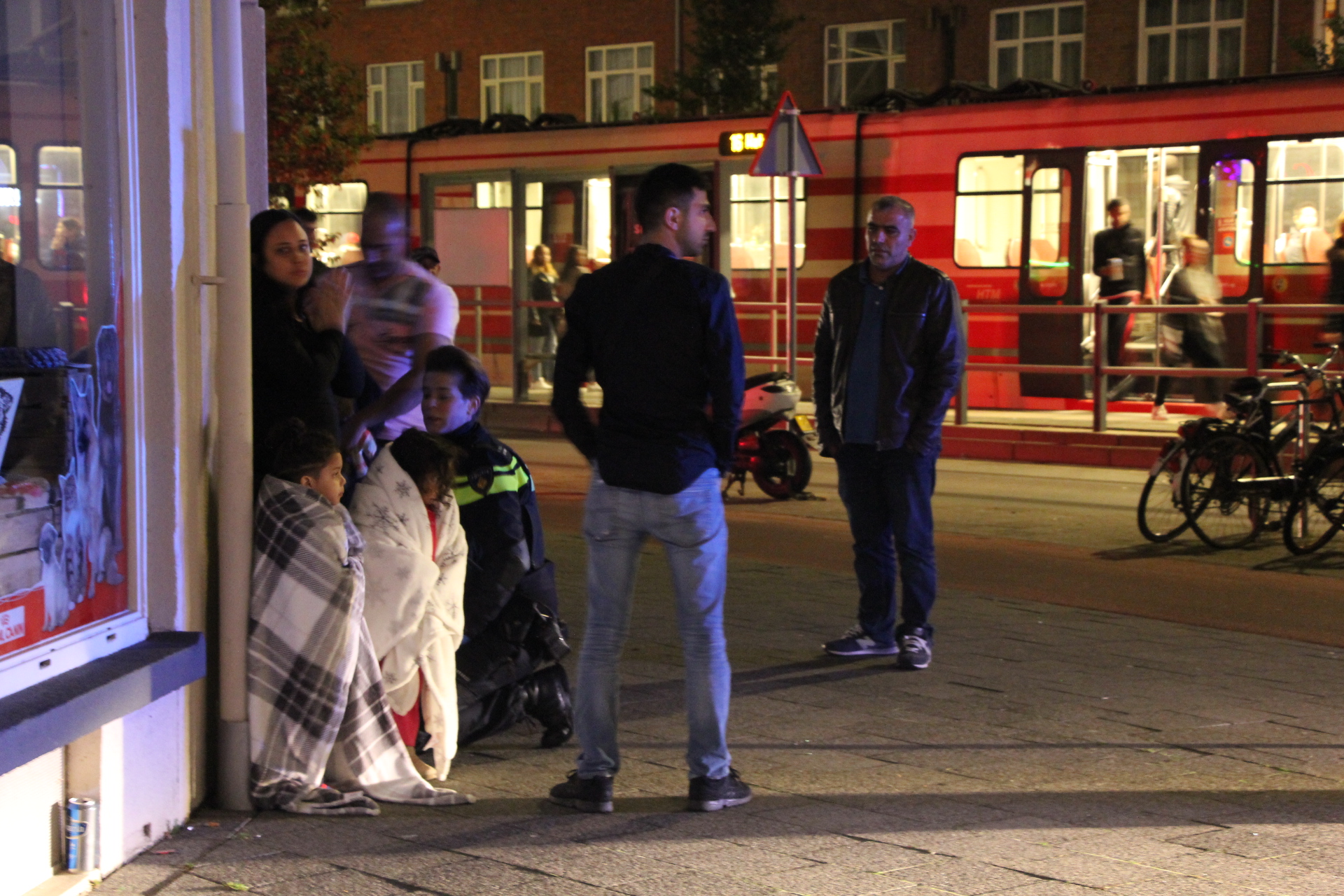 23 oktober Familie naar ziekenhuis na aanrijding Goeverneurlaan Den Haag