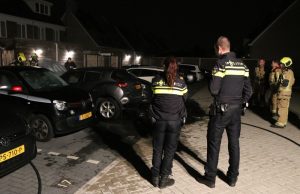 Geparkeerde auto deels uitgebrand op parkeerplaats Van Catshuysenstraat Wateringen
