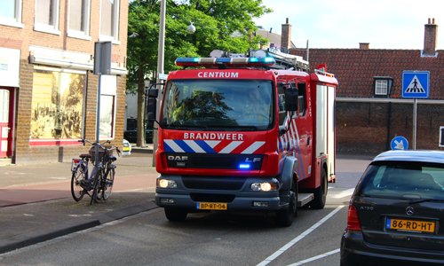 8 juli Brandweer rukt uit voor brand in achtertuin Stille Veerkade Den Haag