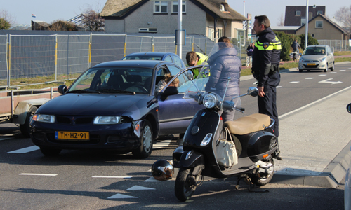 17 maart Bromfietser aangetikt door automobilist Grote Woerdlaan Naaldwijk