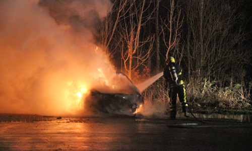 11 december Audi brand volledig uit op parkeerplaats Dobbeplas Nootdorp