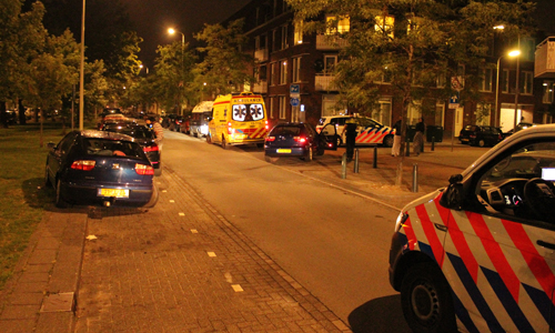 16 juli Auto wijkt uit en rijdt tegen een geparkeerde auto aan De La Reyweg Den Haag