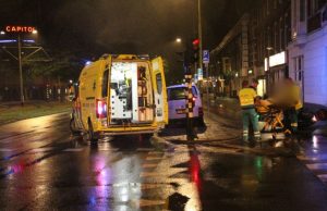 Scooterrijdster hard onderuit gegaan Loosduinseweg Den Haag