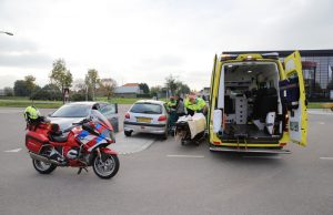 Gewonde bij aanrijding tussen twee voertuigen Harnaschdreef Den Hoorn