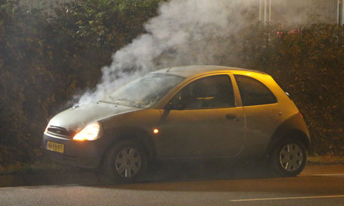 18 december Flinke rookontwikkeling bij autobrand Middel Broekweg Honselersdijk