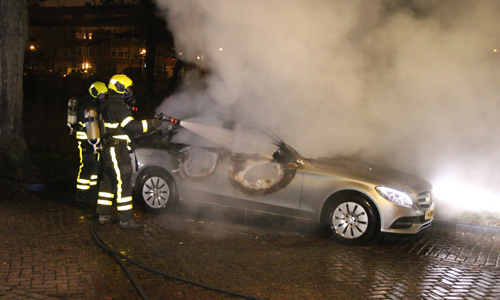 29 december Geparkeerde auto gaat in vlammen op Tulpstraat Rijswijk