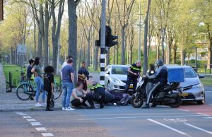 Aanrijding tussen auto en scooter Buitenhofdreef Delft