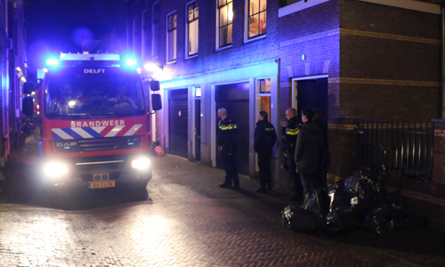 19 december Brandweer druk bezig met brand in  kiprestaurant Voldersgracht Delft