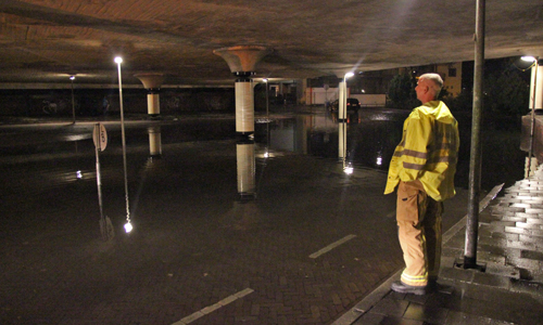 9 september Brandweer pompt weggedeelte leeg onder Hoornburg Rijswijk