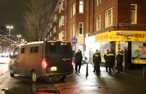 Politie aanwezig in de wijk door onrust Laak Den Haag