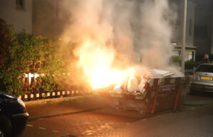 Opnieuw bouwcontainer in brand gestoken Klimopstraat Den Haag