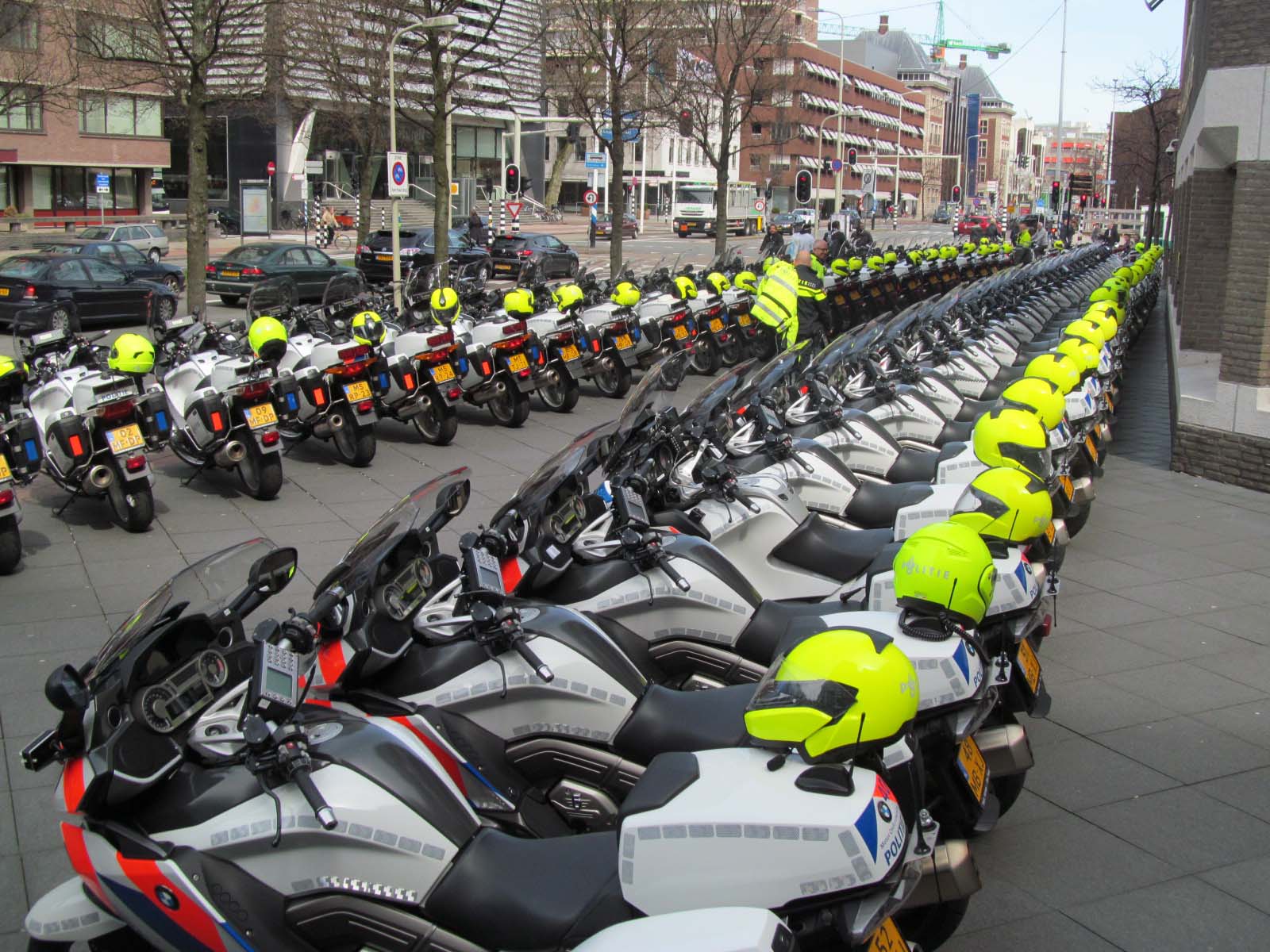 15 december Veel schade na botsing Nieuweweg Honselersdijk