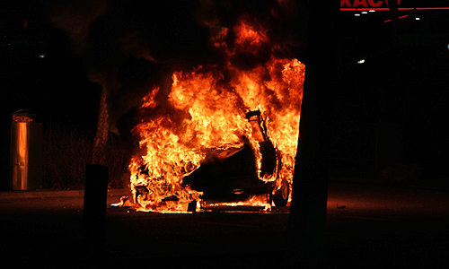 9 maart Auto gaat in vlammen op Kleveringweg Delft