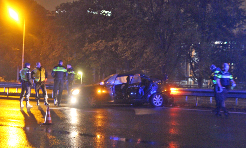 9 september Automobilist gewond bij aanrijding met vrachtwagen A13 Delft