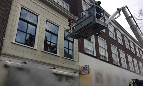 24 februari Flinke rookontwikkeling bij brand in een restaurant Voorstraat Delft (video)