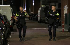 Politie doet inval in woning Neherkade Den Haag