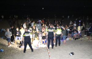 Politie maakt einde aan illegaal strandfeest ‘s-Gravenzande