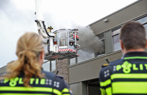 Brandweer blust flinke brand in bedrijfspand Ploegerstraat Delfgauw