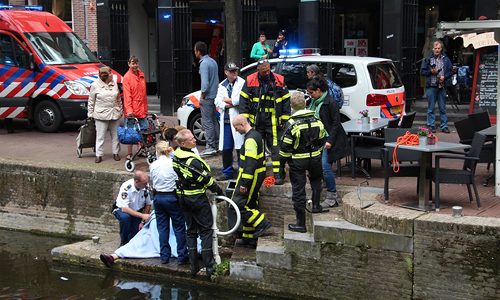 10 juni Persoon te water Hippolytusbuurt