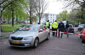 Voertuigen beschadigd bij politieachtervolging in Den Haag