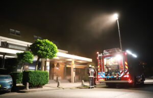 Hotel de Gouden Leeuw ontruimd door grote brand Veurseweg Voorschouten