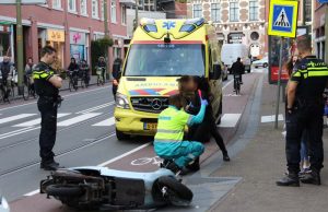 Aanrijding tussen scooter en fietser Jan Hendrikstraat Den Haag
