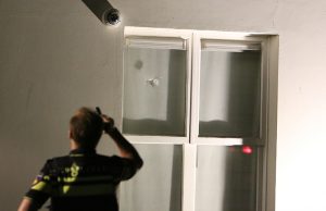 Politie doet onderzoek na beschieting op ambassade van Saoedi-Arabië Koninginnegracht Den Haag