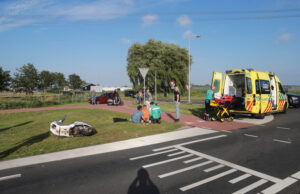 Twee gewonden na aanrijding tussen motor en scooter Zijdeweg Pijnacker