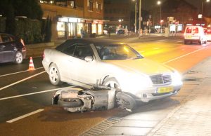 Brommerrijder lichtgewond bij aanrijding Oosteinde Den Haag