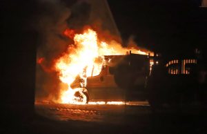 Twee bestelbusjes in brand Abtswoude Delft