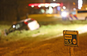 Auto raakt deels te water, bestuurder gevlucht N468 Rijksstraatweg Schipluiden