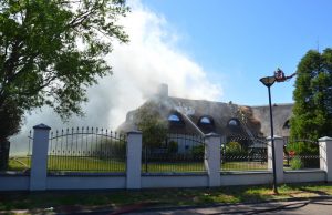 Zeer grote brand in woning met rieten kap ’s Gravenweg Capelle aan den IJssel