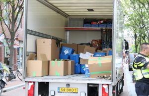 Drie aanhoudingen en in beslagname goederen Smartshop Stationsweg Den Haag