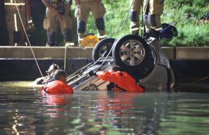 Auto raakt te water; inzittende overleden Burgemeester Van der Goeslaan De Lier