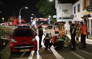 Verwarde man met mes springt in sloot Lookwatering Den Hoorn