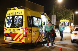 Inzittenden lichtgewond na aanrijding tussen twee auto’s Mozartlaan Delft