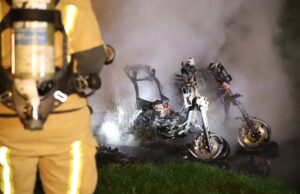Twee deelscooters in brand Allard Piersonlaan Den Haag