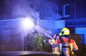 Sigaret veroorzaakt schuurbrand Loomansplaats Delft