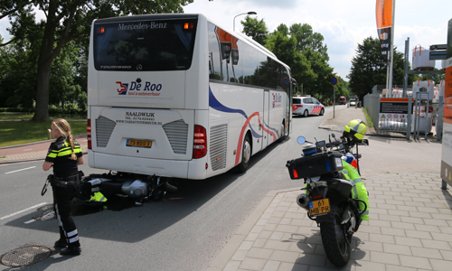 5 juli Motorrijdster gewond na aanrijding met touringcar Rotterdamseweg Delft