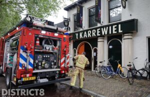 Brandweer schaalt op naar middelbrand na brand in koelcel Paardenmarkt Delft