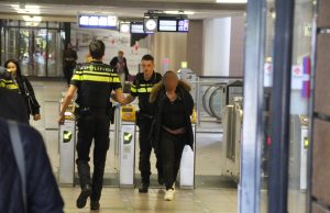 Zwaargewonde bij steekpartij in trein Holland Spoor Stationsplein Den Haag