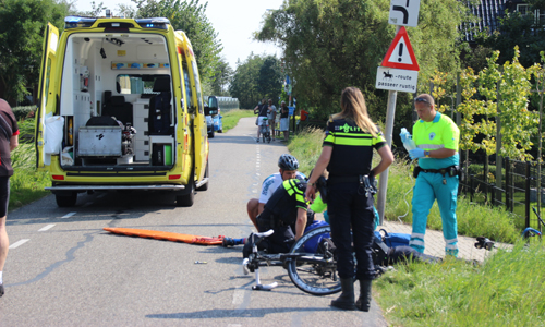 27 augustus Traumahelikopter vliegt uit voor zwaargewonde wielrenner Zuideindseweg Delfgauw