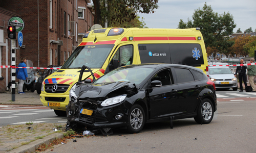 1 oktober Twee gewonden bij aanrijding auto vs ambulance Loosduinsekade Den Haag