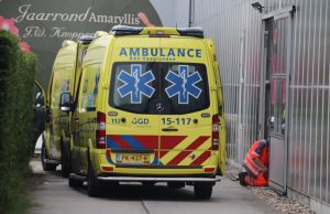 Man zwaargewond bij bedrijfsongeval in kwekerij Madeweg Monster