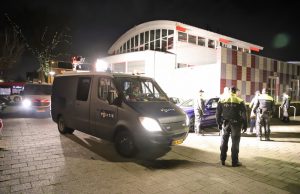 Onrust in Delftse wijk Vrijenban, meerdere brandstichtingen en ongeregeldheden.