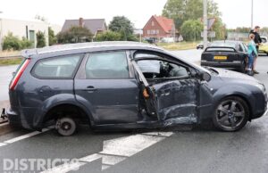 Automobilist vliegt uit de bocht door gladheid Burgemeester Elsenweg Naaldwijk